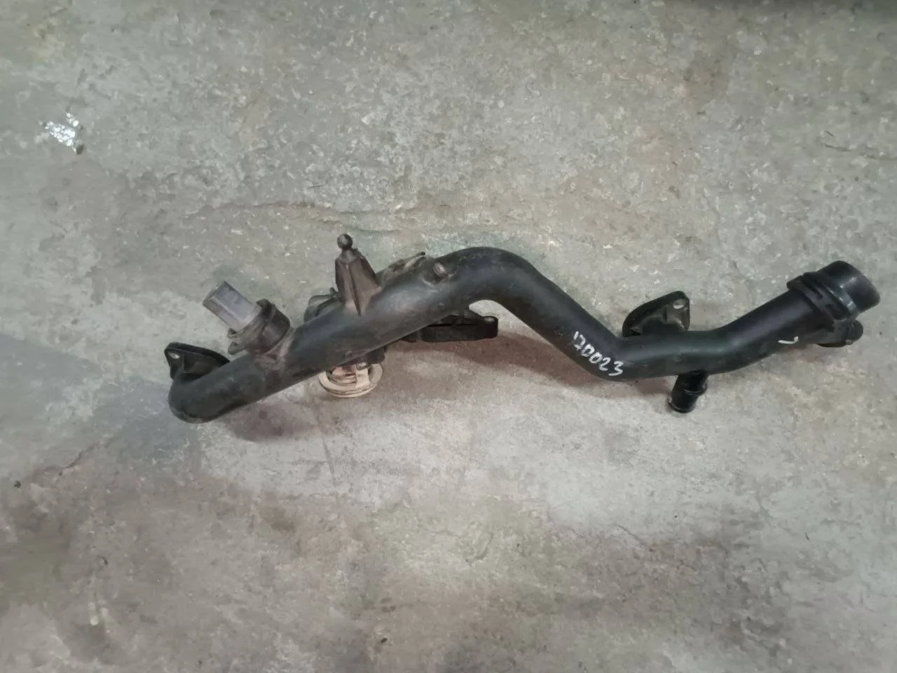 патрубок охлаждения Audi A6  2007