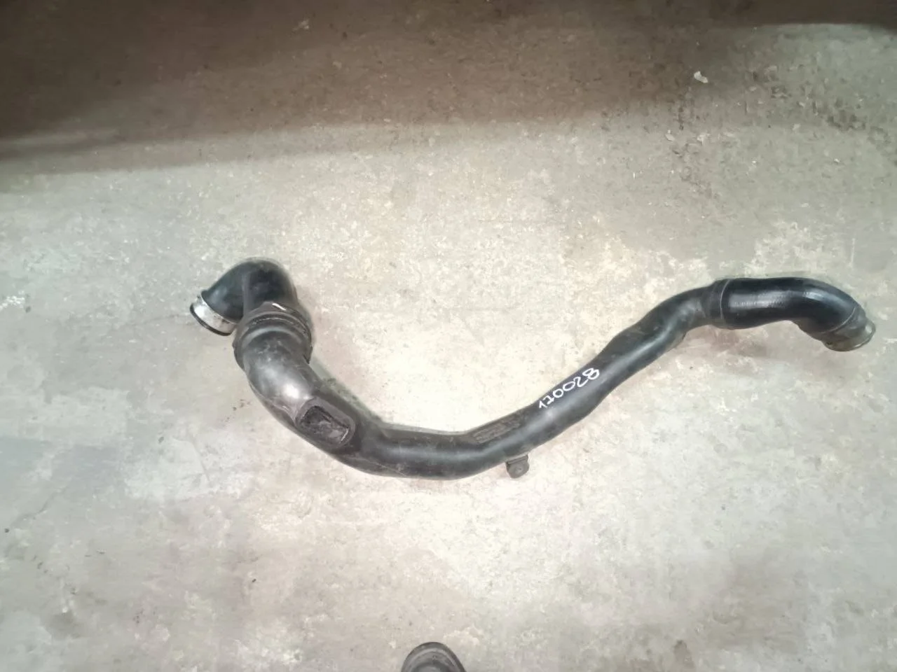 патрубок (трубопровод, шланг) Volkswagen Passat  2008