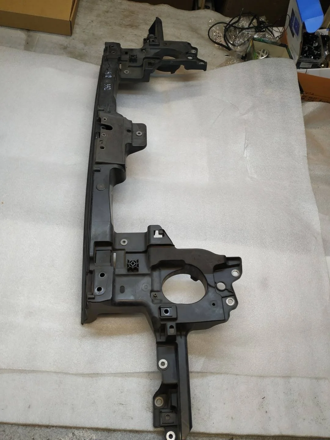 передняя панель (телевизор) Volkswagen Touareg 7P6 2011