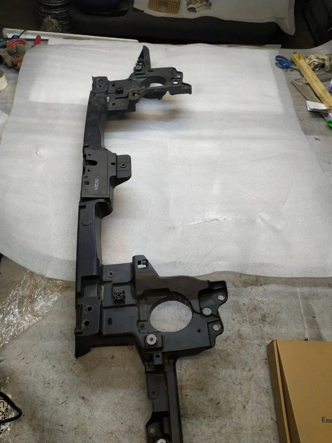 передняя панель (телевизор) Volkswagen Touareg 2 7P6 2012