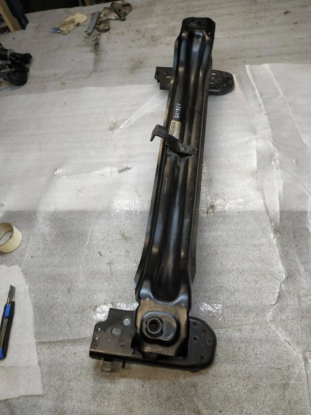 усилитель переднего бампера Volkswagen Touareg 2 7P6 2015