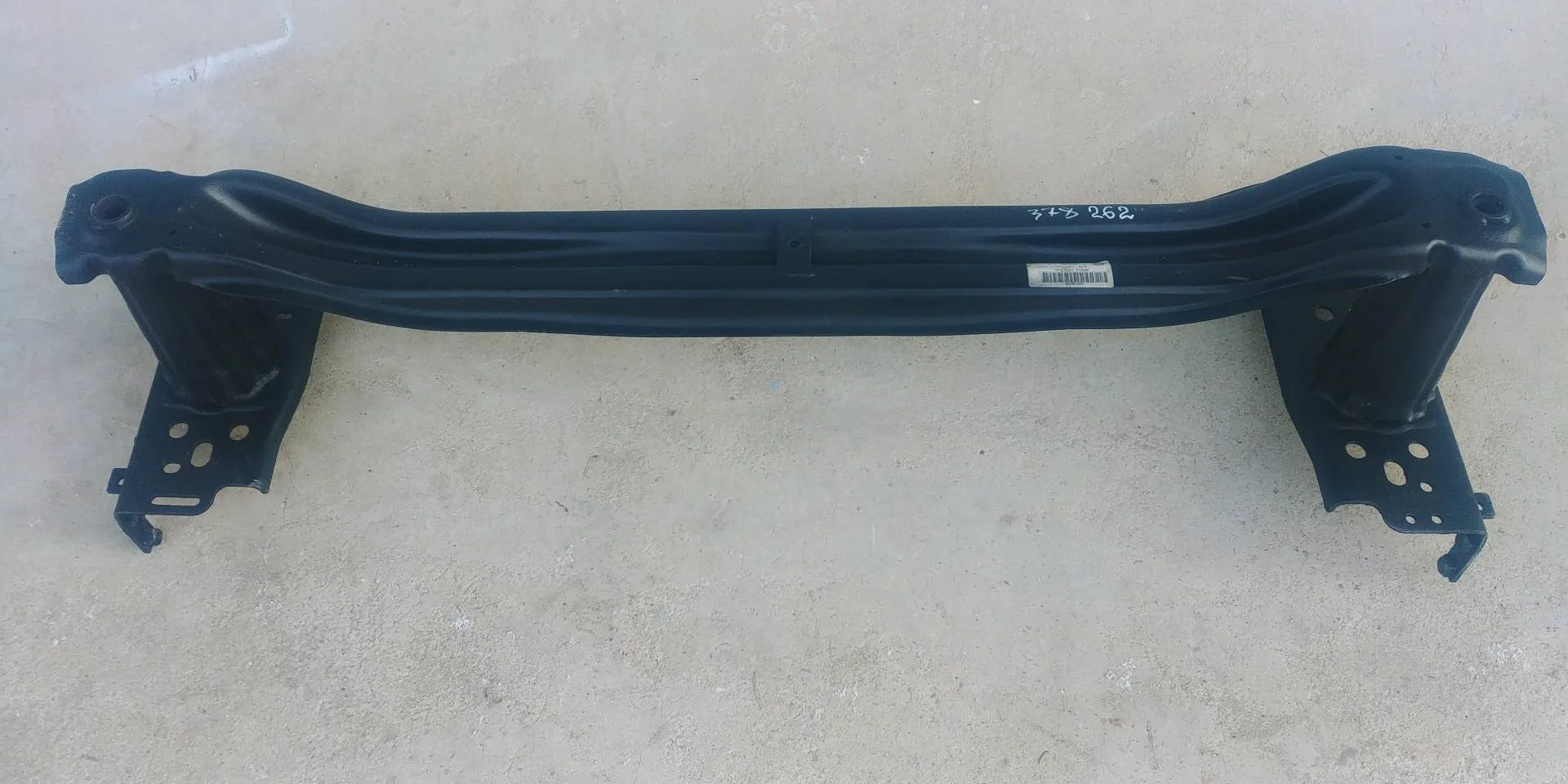 усилитель переднего бампера Volkswagen Touareg 2 7P6 2012