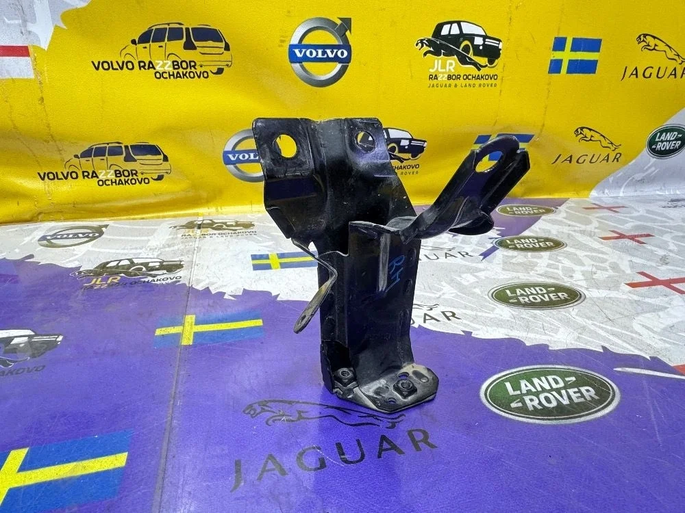 Кронштейн радиатора правый Volvo S80 S60 XC60 XC70 S80 II (2006—2010) B8444S