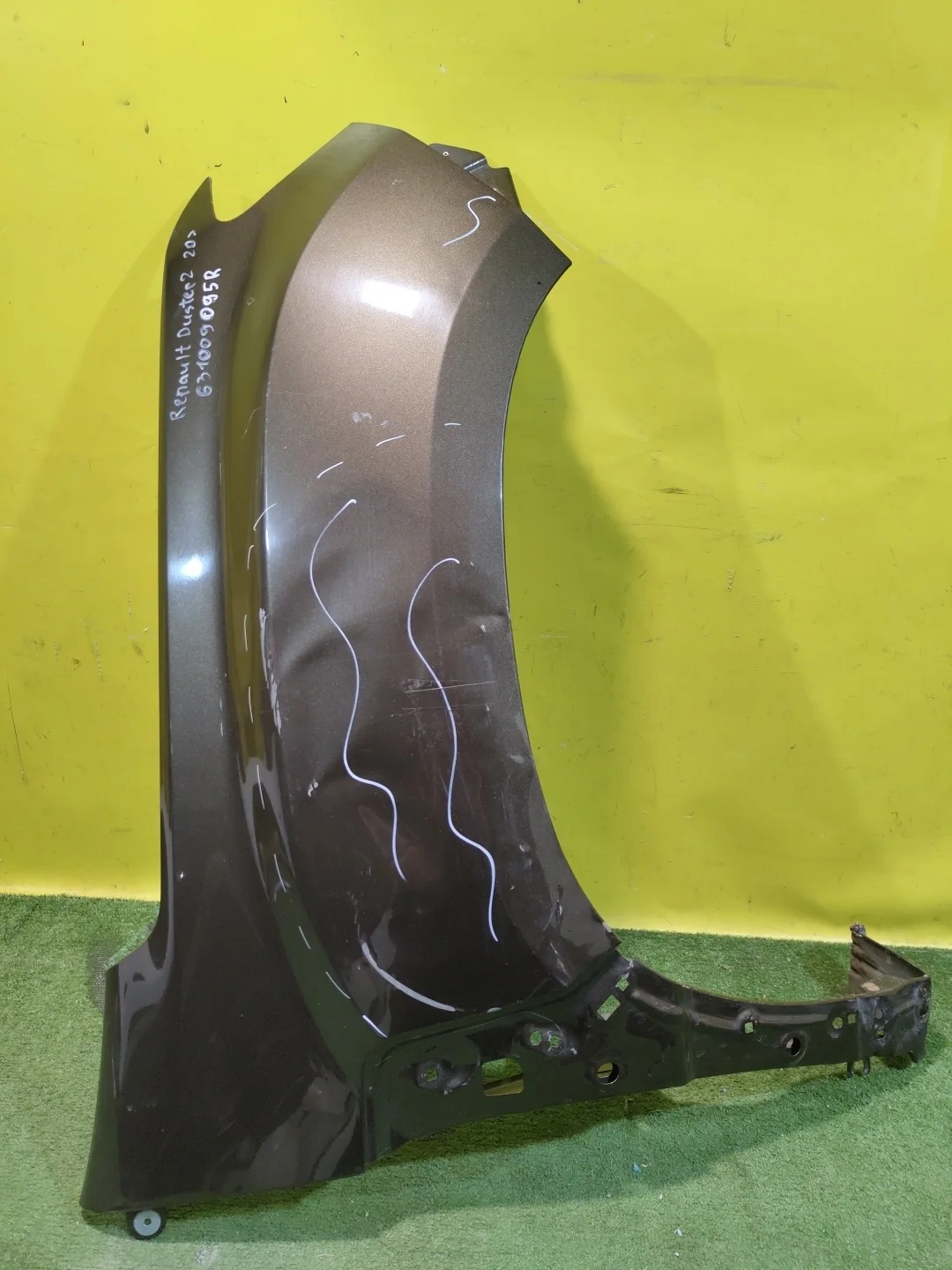 Крыло переднее правое  Renault Duster 2020 631009095R 27883