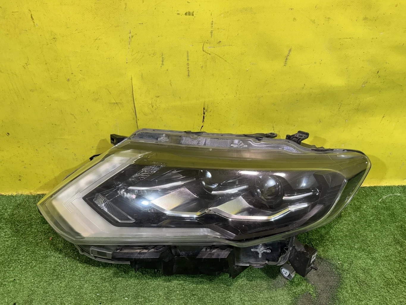 Фара левая LED  Nissan X-Trail (T32) 2018 260606FP8B 43548