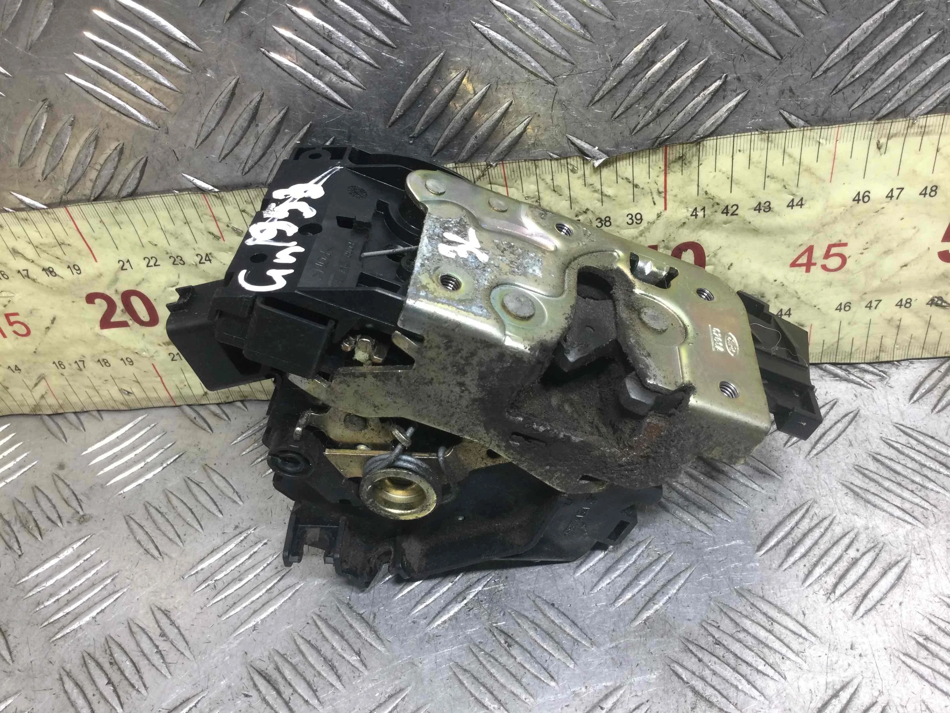 Замок двери задней левой Ford Focus 1 поколение [рестайлинг] (2001-2005) бензин 1.6 i Механика Универсал