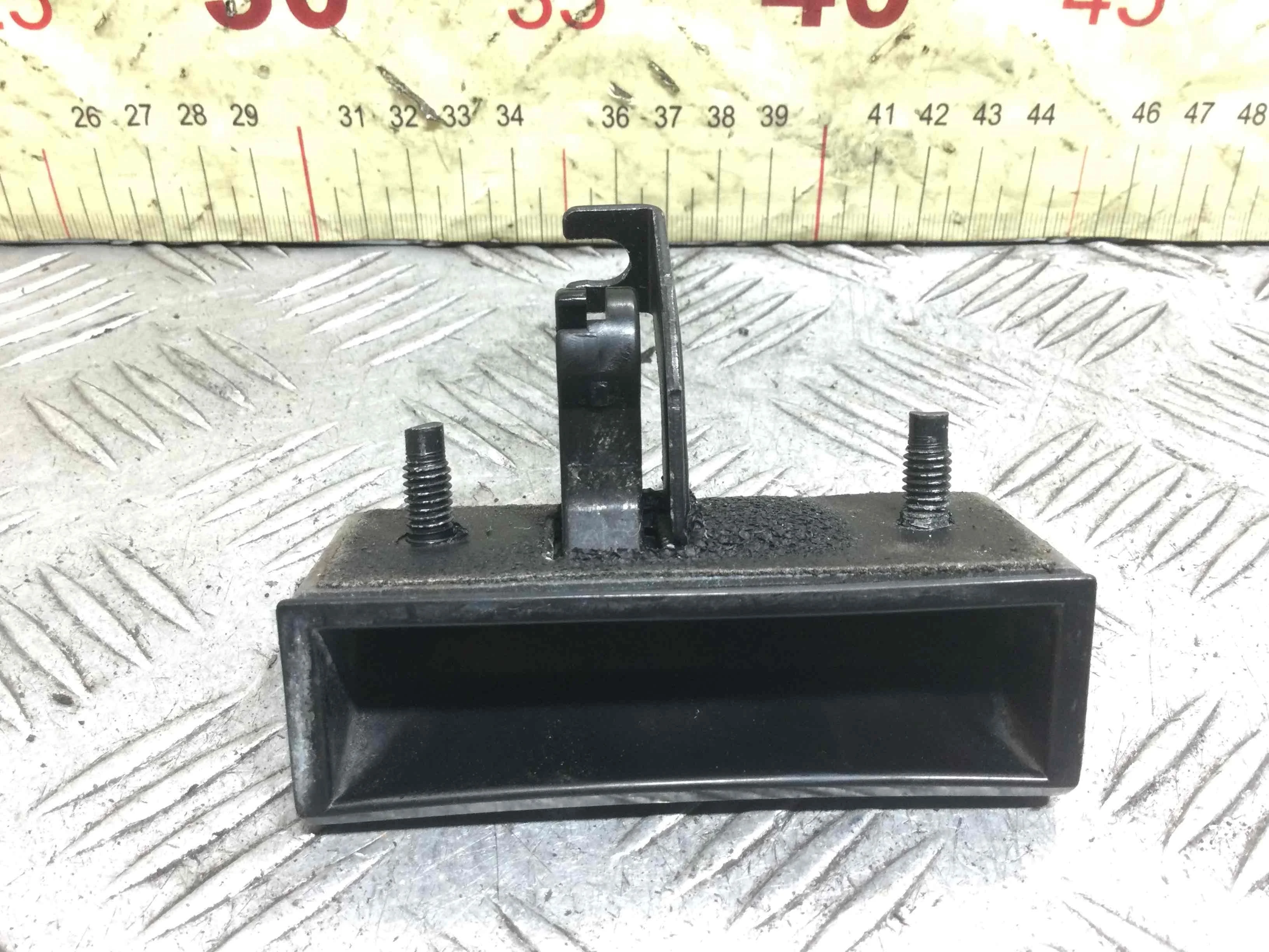 Ручка открывания багажника Nissan X-Trail T30 [рестайлинг] (2004-2007) дизель 2.2 TD Механика Внедорожник