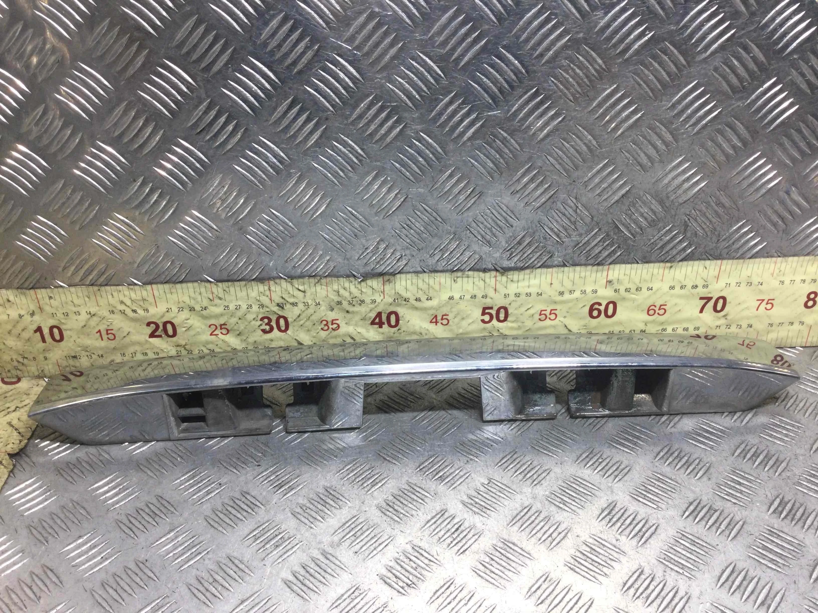 Накладка подсветки номера Nissan X-Trail T30 [рестайлинг] (2004-2007) дизель 2.2 TD Механика Внедорожник