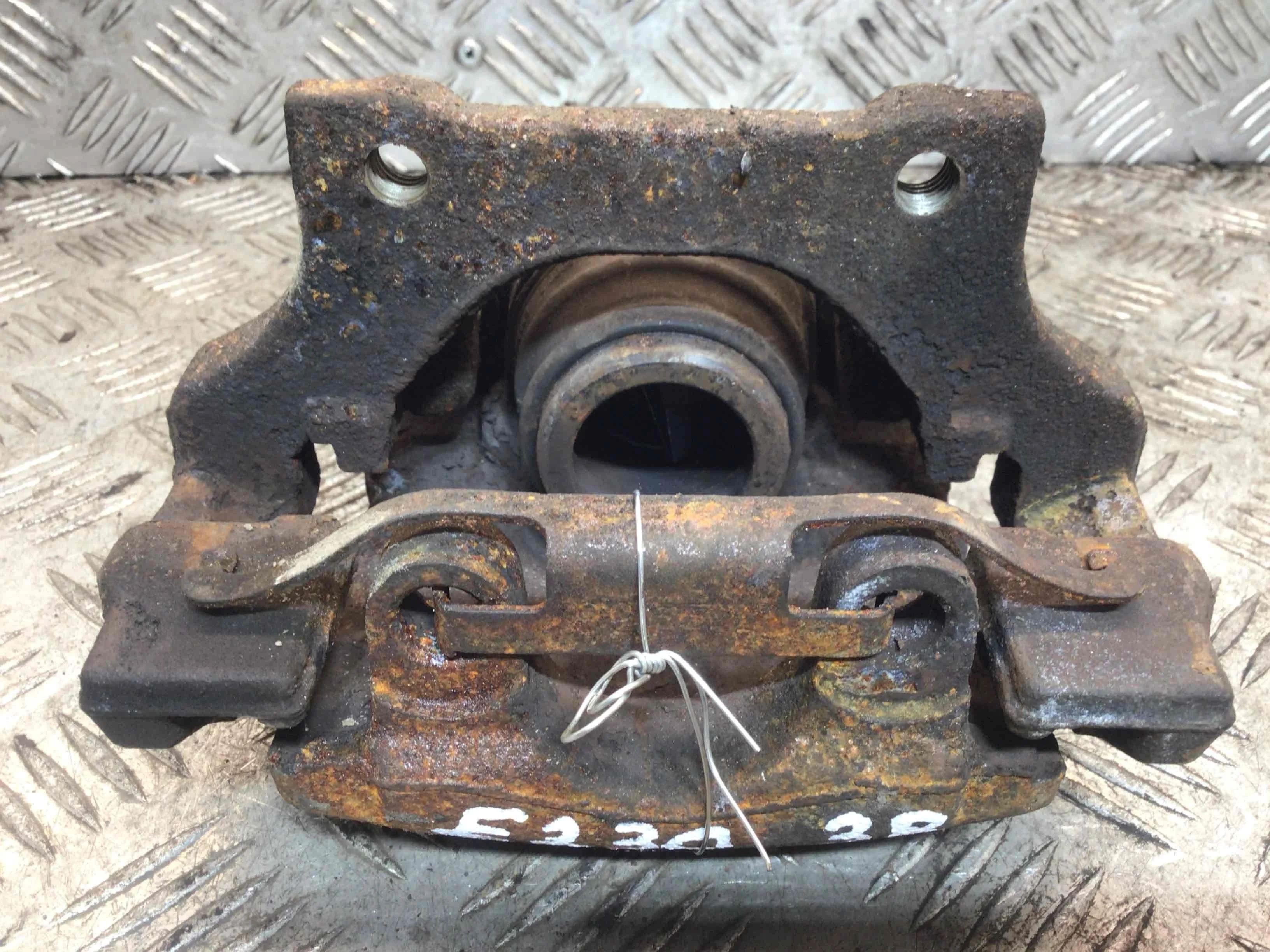 Суппорт задний правый BMW 3-Series 3-Series E90/E91/E92/E93 2005 - 2010 бензин 2.0 i Механика Универсал