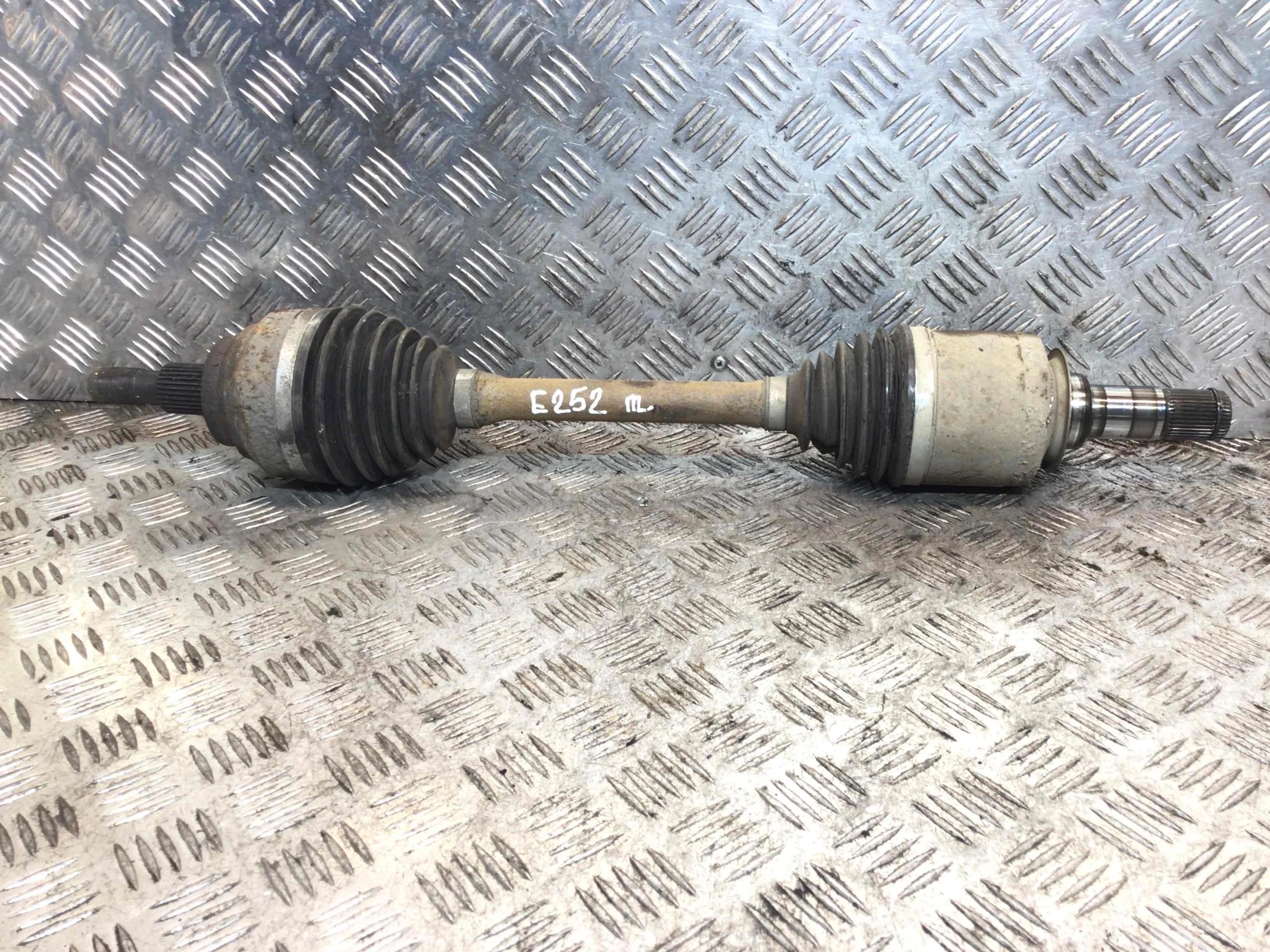 Полуось передняя левая (приводной вал, ШРУС) Mercedes GL X164 (2006-2009) дизель 4.0 CDI Автомат Внедорожник