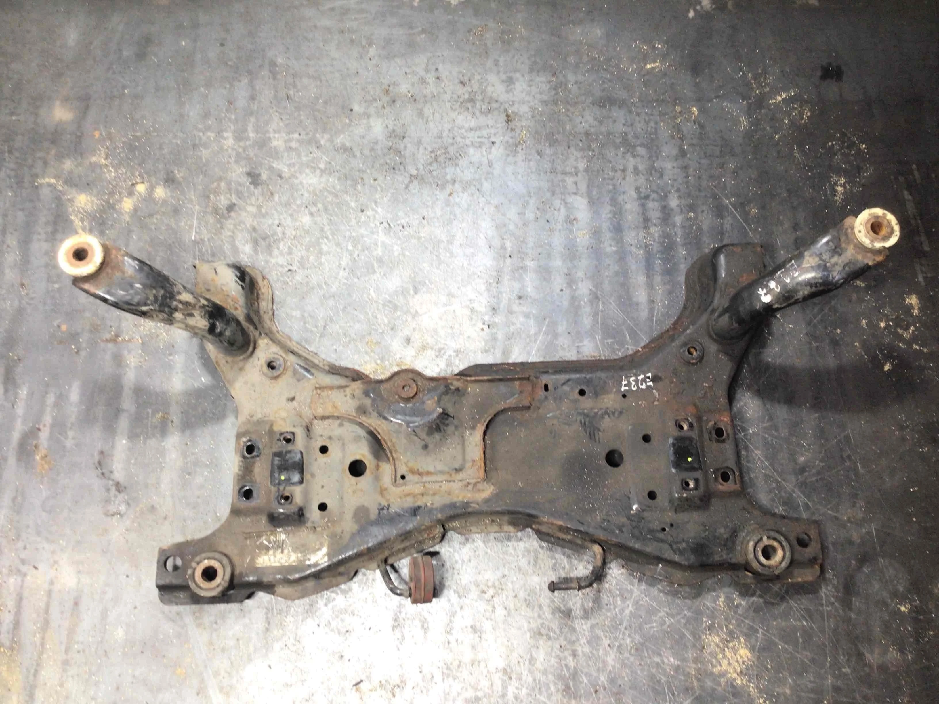 Балка подвески передняя (подрамник) Ford Focus 2 поколение [рестайлинг] (2008-2011) бензин 1.6 i Механика 5-дв, х/б