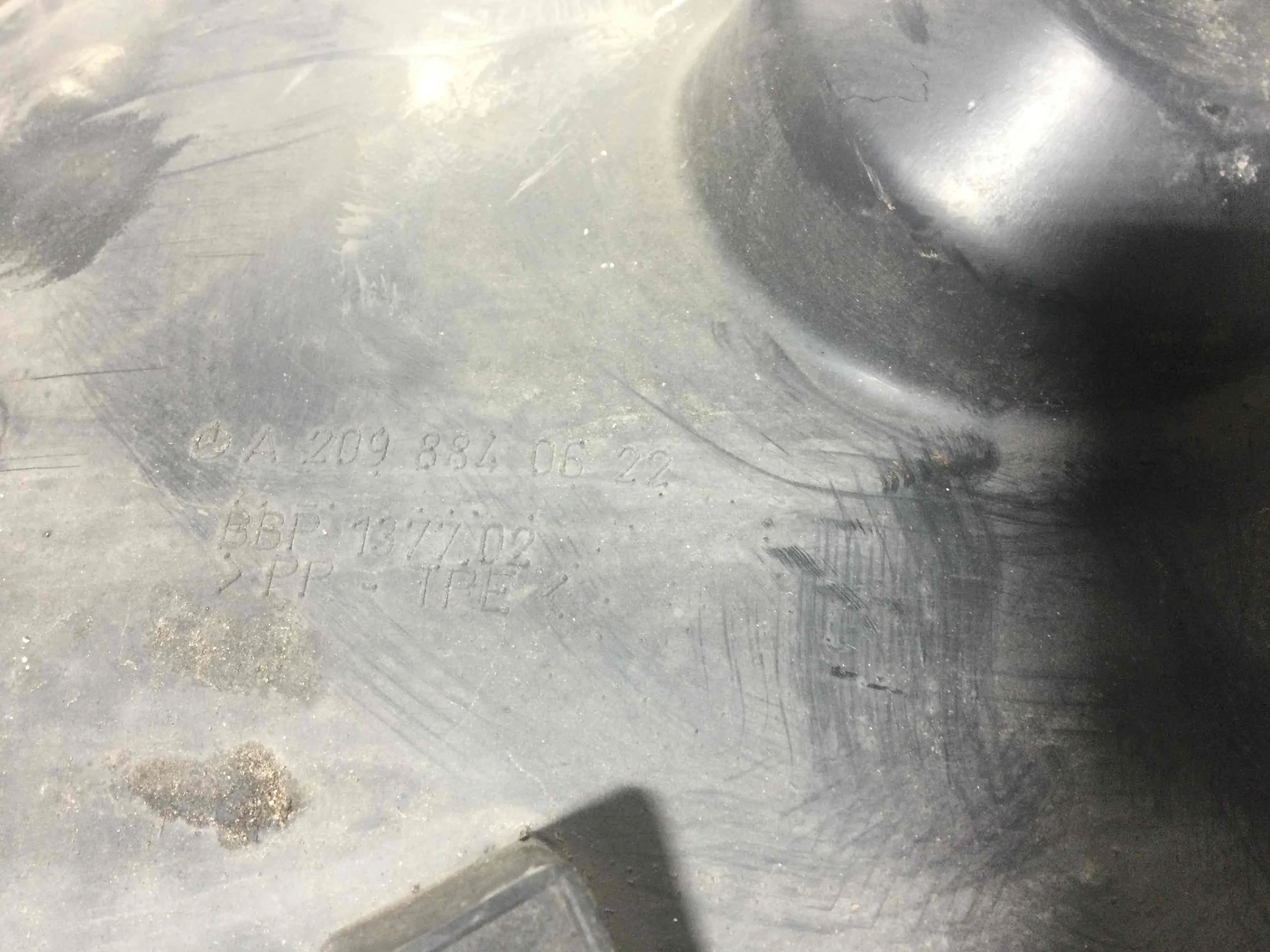 Защита арок передняя правая (подкрылок) Mercedes CLK W209/A209 [рестайлинг] (2005-2010) дизель 2.2 CDI Автомат Седан