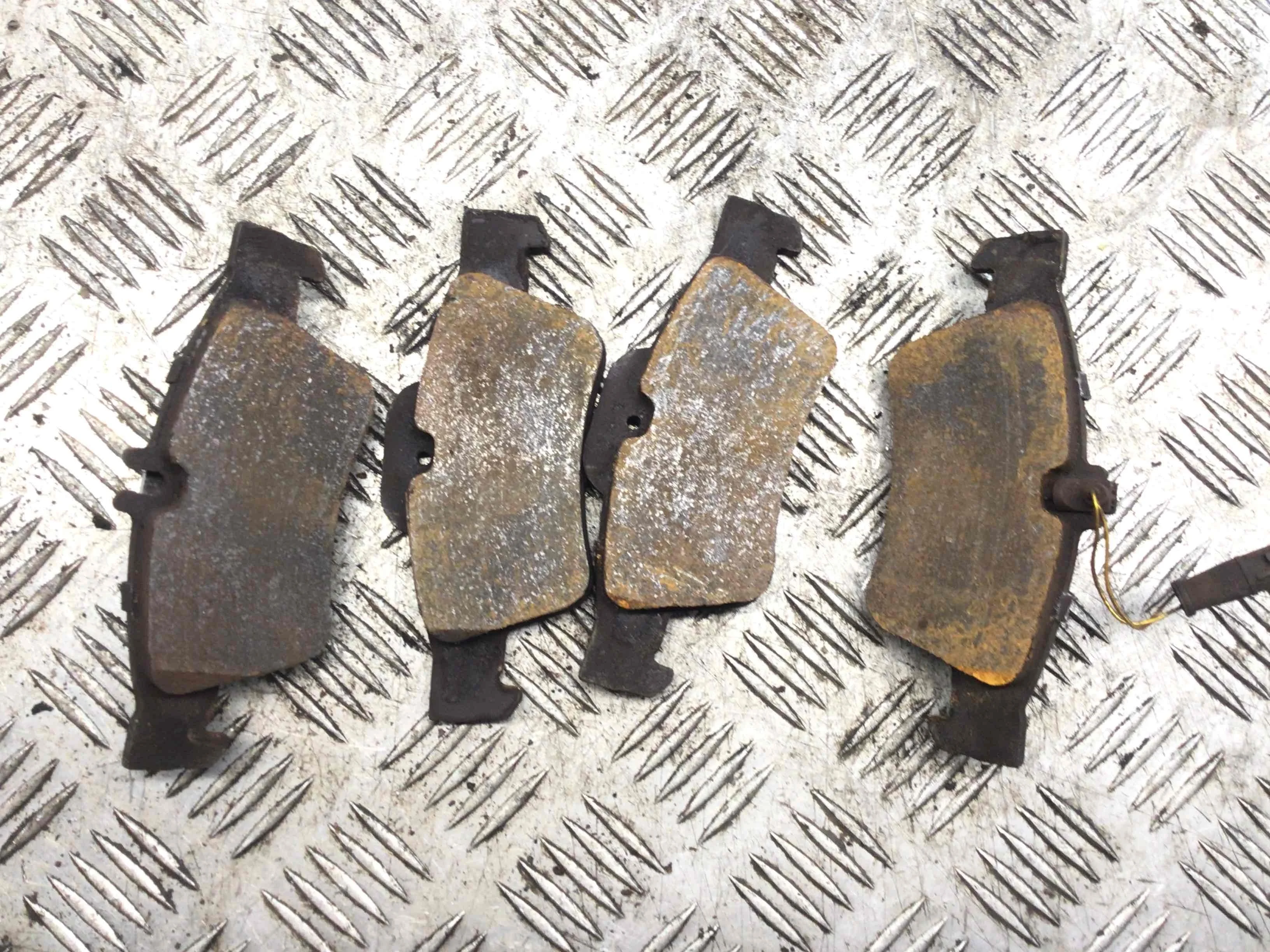 Тормозные колодки передние Mercedes E-klasse E-klasse (W211) 2002 - 2009 дизель 3.0 CDI Автомат Седан