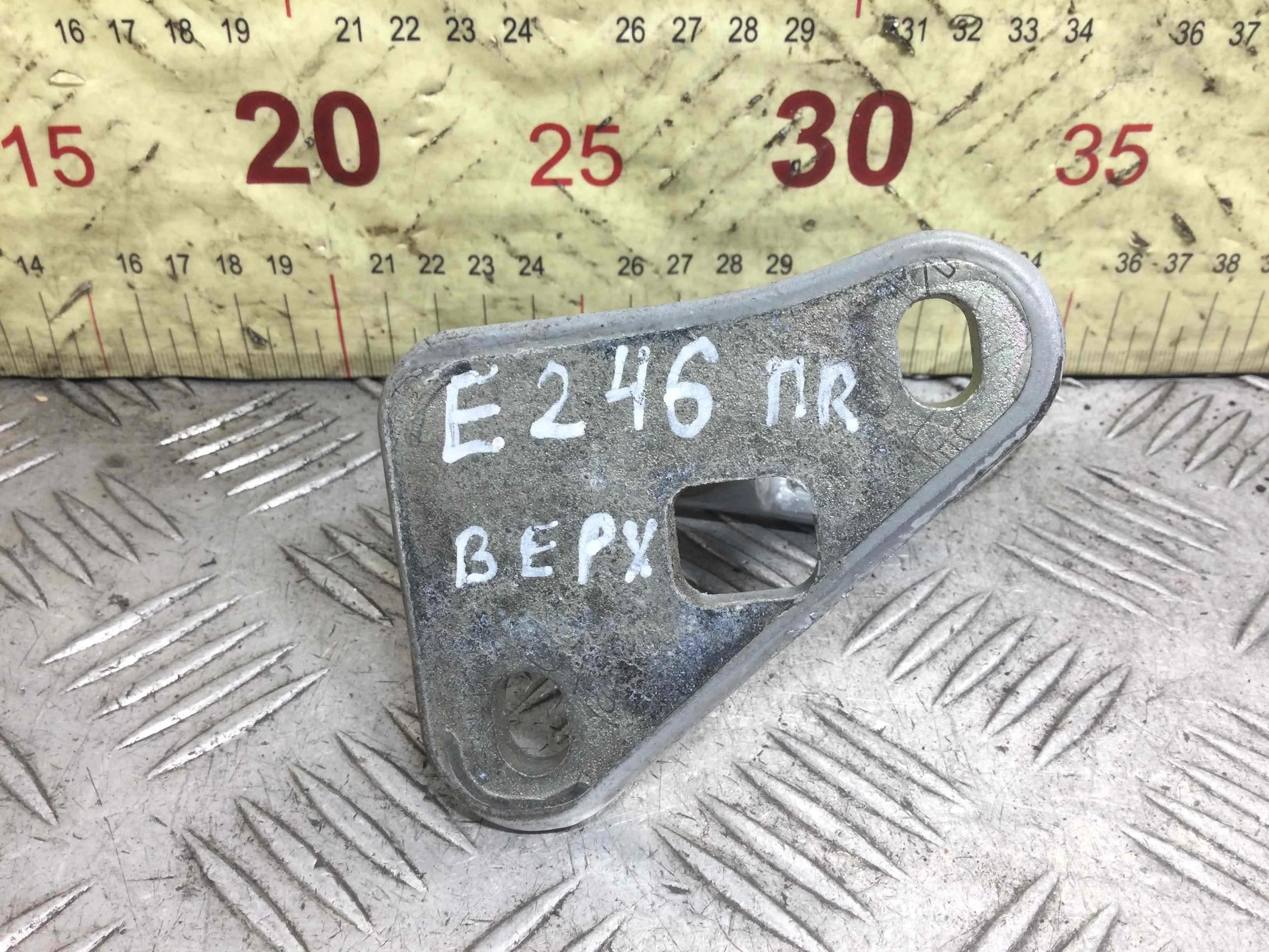 Петля двери передней правой Mercedes E-klasse E-klasse (W211) 2002 - 2009 дизель 2.2 CDI Автомат Седан