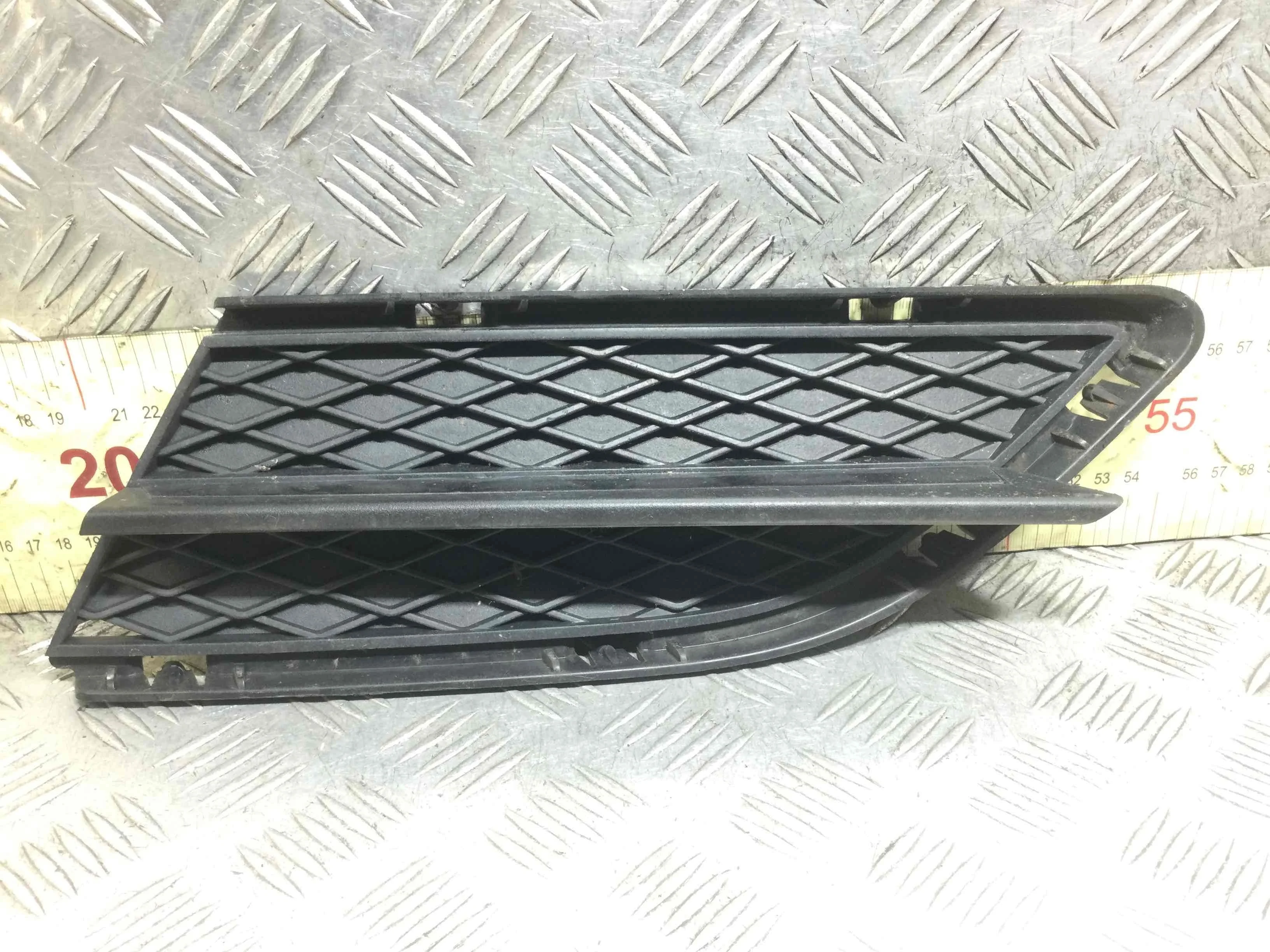 Заглушка (решетка) в бампер передний BMW 3-Series 3-Series E90/E91/E92/E93 2005 - 2010 бензин 2.0 i  Седан