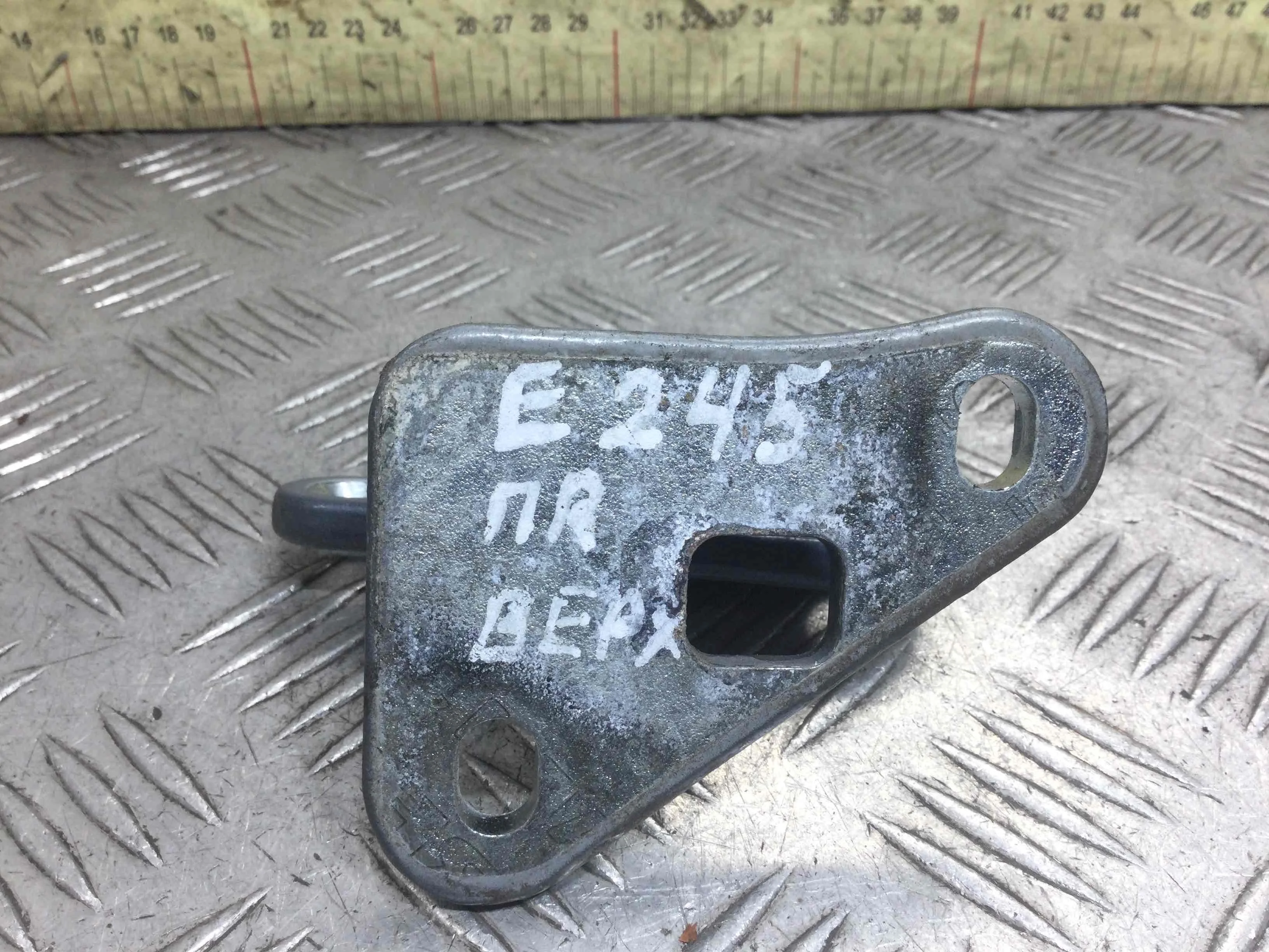 Петля двери передней правой Mercedes E-klasse E-klasse (W211) 2002 - 2009 дизель 3.0 CDI Автомат Седан