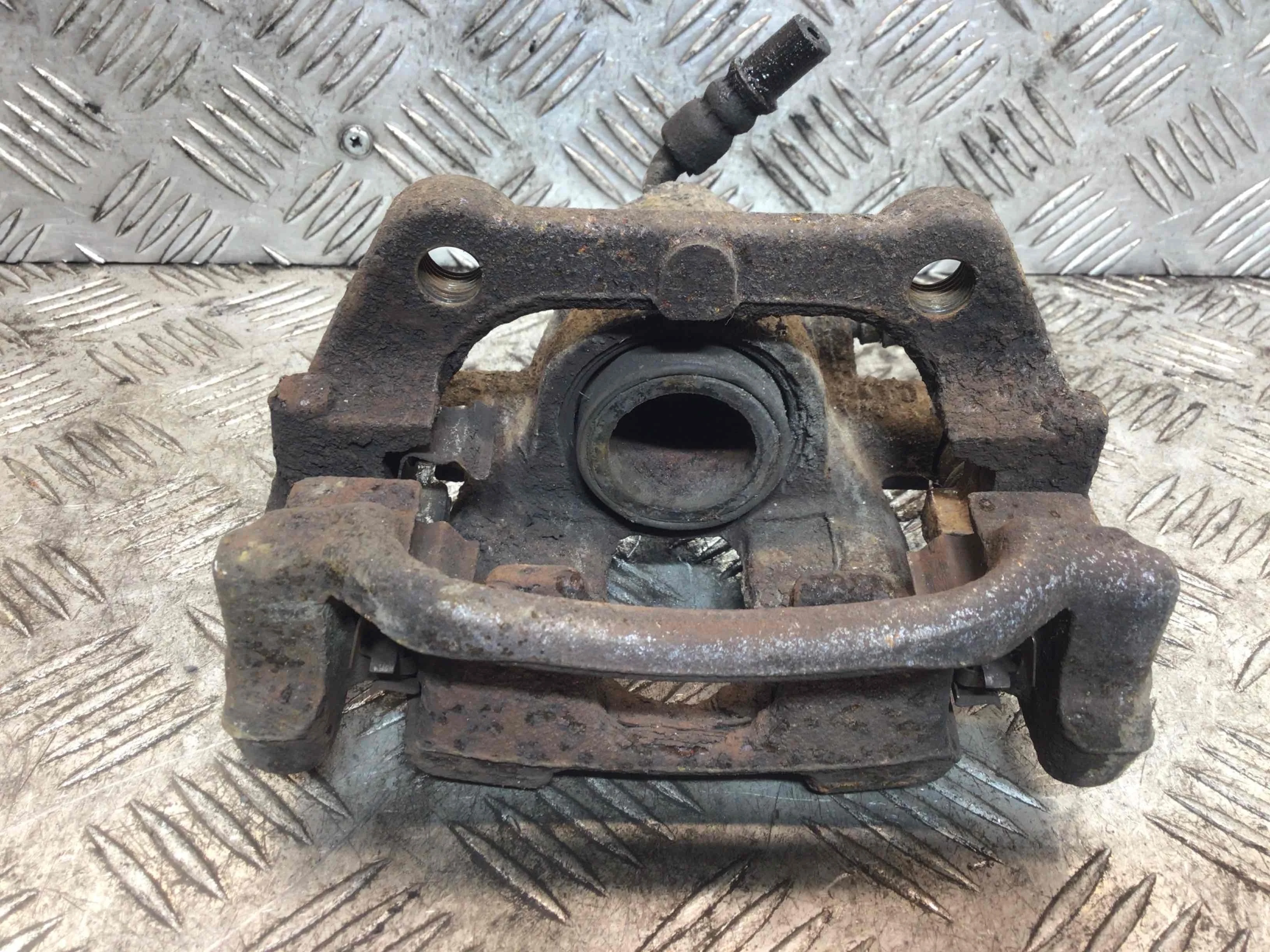 Суппорт задний левый Honda CR-V 3 поколение [рестайлинг] (2009-2012) бензин 2.0 i Автомат Кроссовер