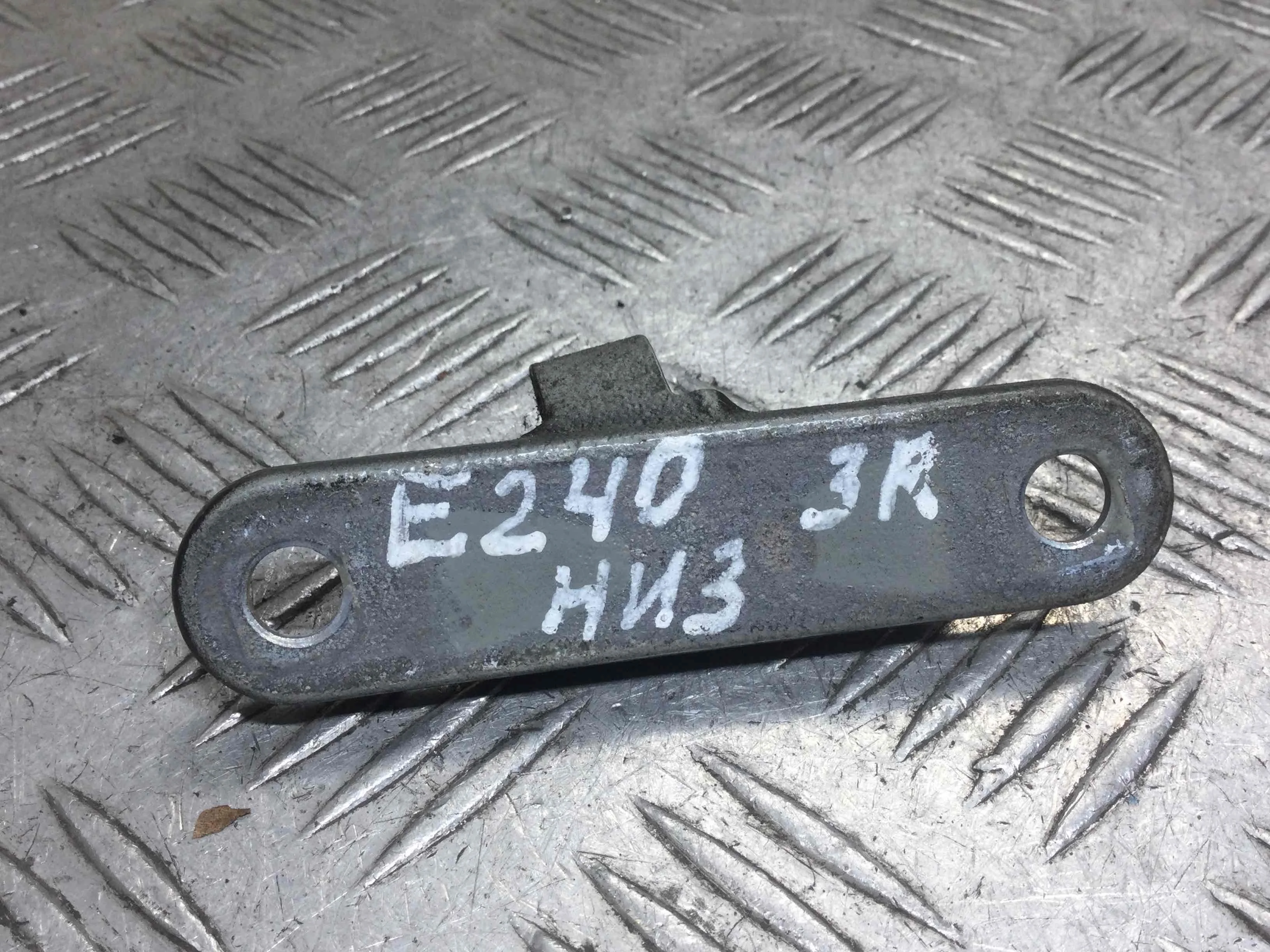 Петля двери задней правой BMW 5-Series F10/F11/GT F07 (2009-2013) дизель 2.0 TD Механика Универсал