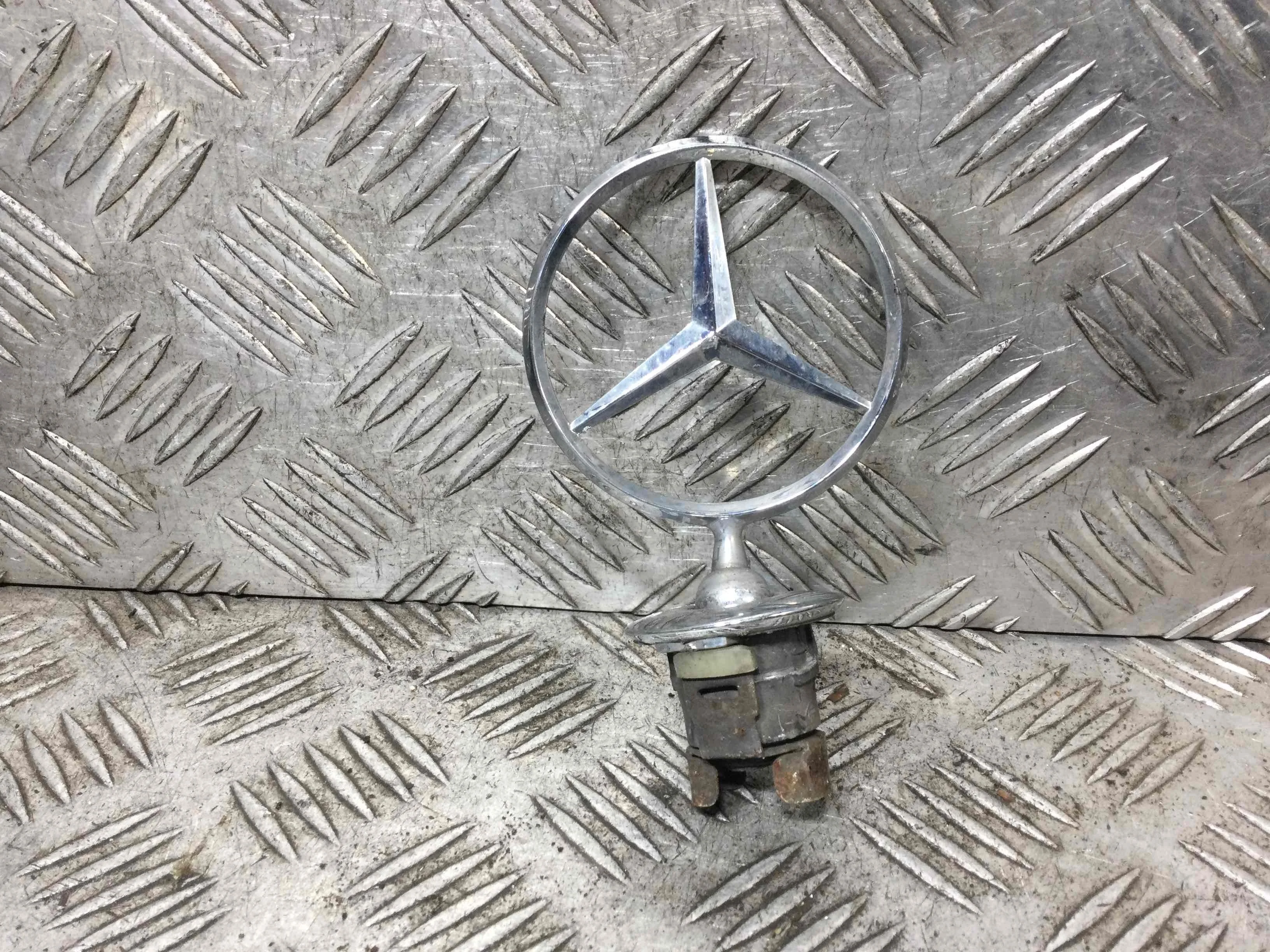 Эмблема Mercedes E-klasse E-klasse (W211) 2002 - 2009 дизель 2.2 CDI Автомат Седан