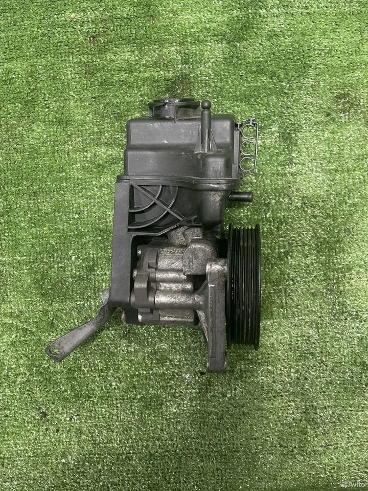 Насос гур mercedes w204 om651 a0064661501