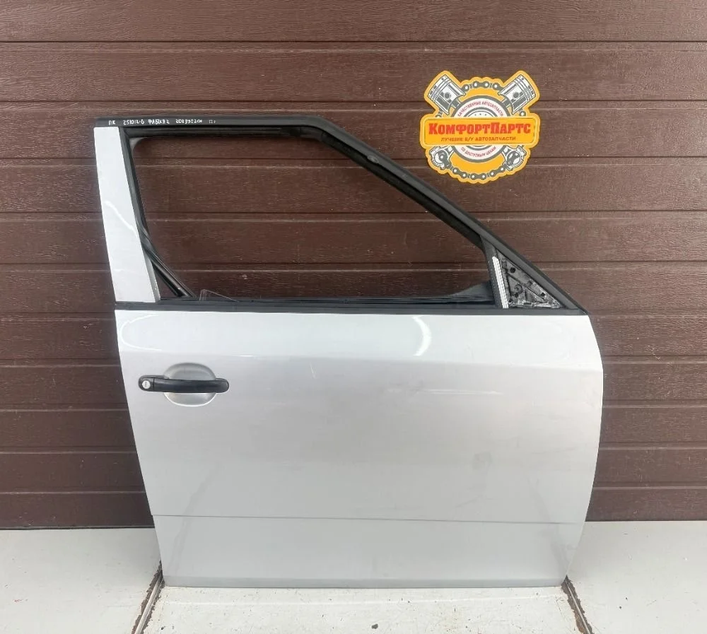 Дверь передняя правая Skoda Fabia II (2007—2010)