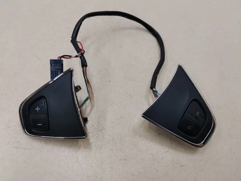 Кнопки на руль Renault Kaptur H4M 438 2017