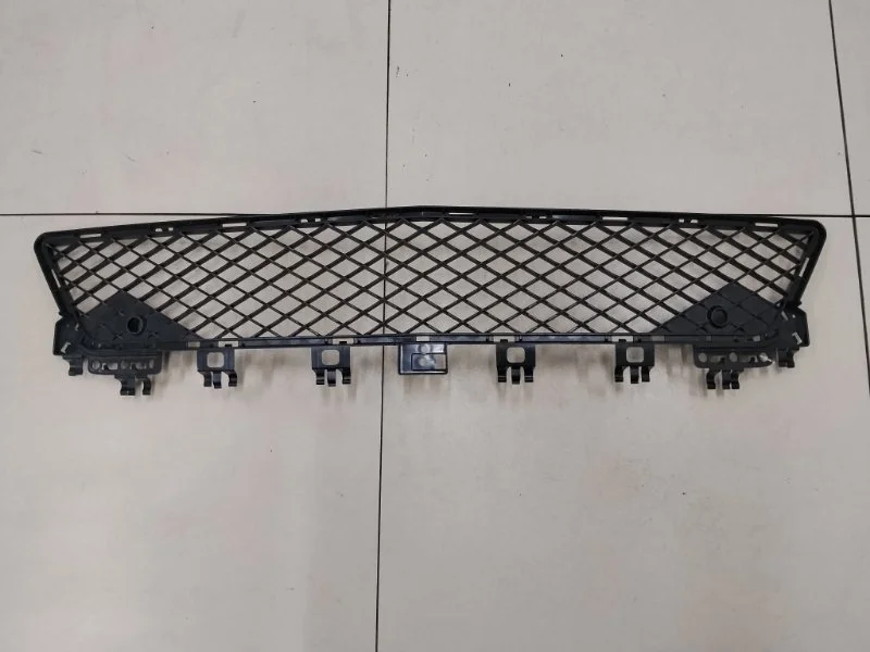 Решетка в бампер Mercedes-Benz C-class W204