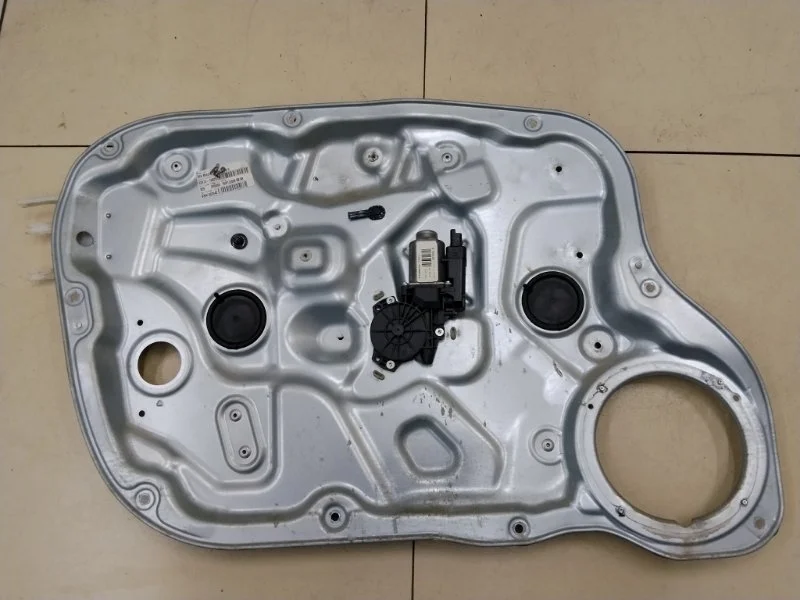 Стеклоподъемник элект. передний левый Kia Ceed 1