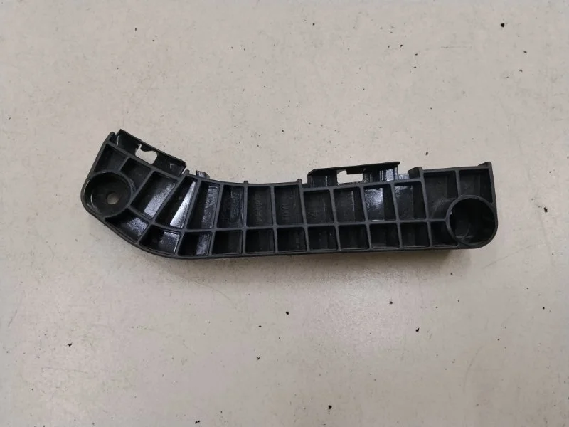 Кронштейн бампера передний левый Toyota Camry XV40