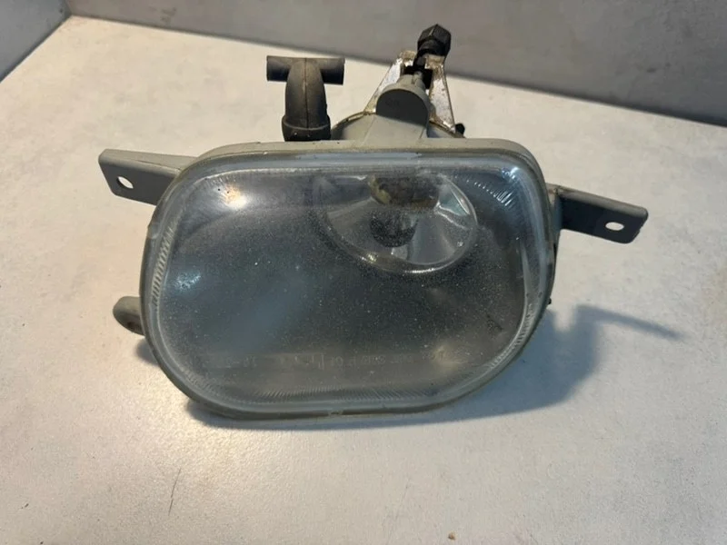 Фара противотуманная Volvo XC90 31111183, правая