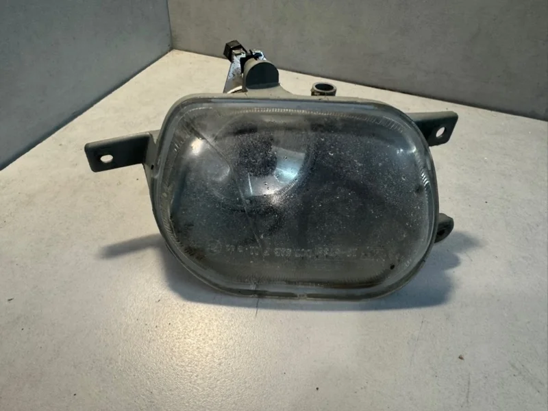 Фара противотуманная Volvo XC90 31111182, левая