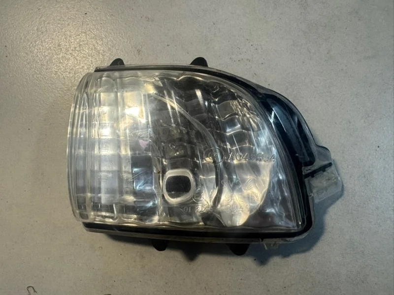Повторитель поворота в зеркало Volvo XC90 31111814
