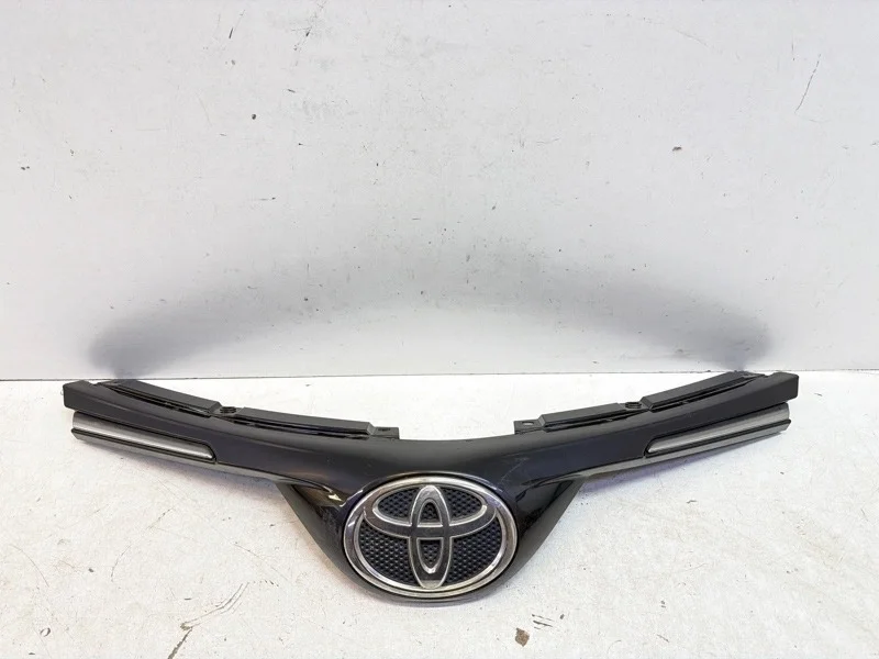 Решетка радиатора Toyota Rav 4 2015-2019 40