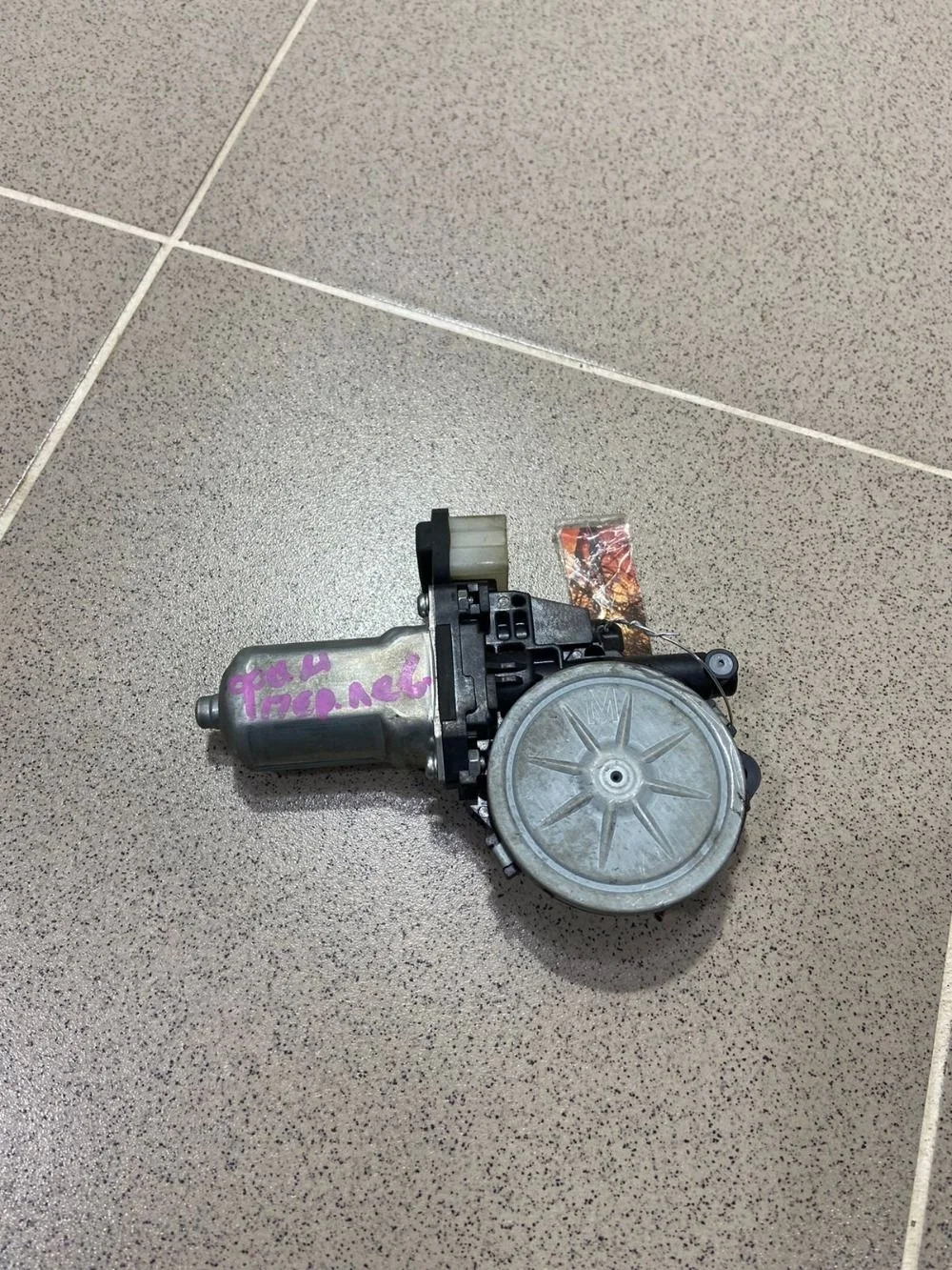 Моторчик стеклоподъемника передний Infiniti EX35 I (2007—2013)