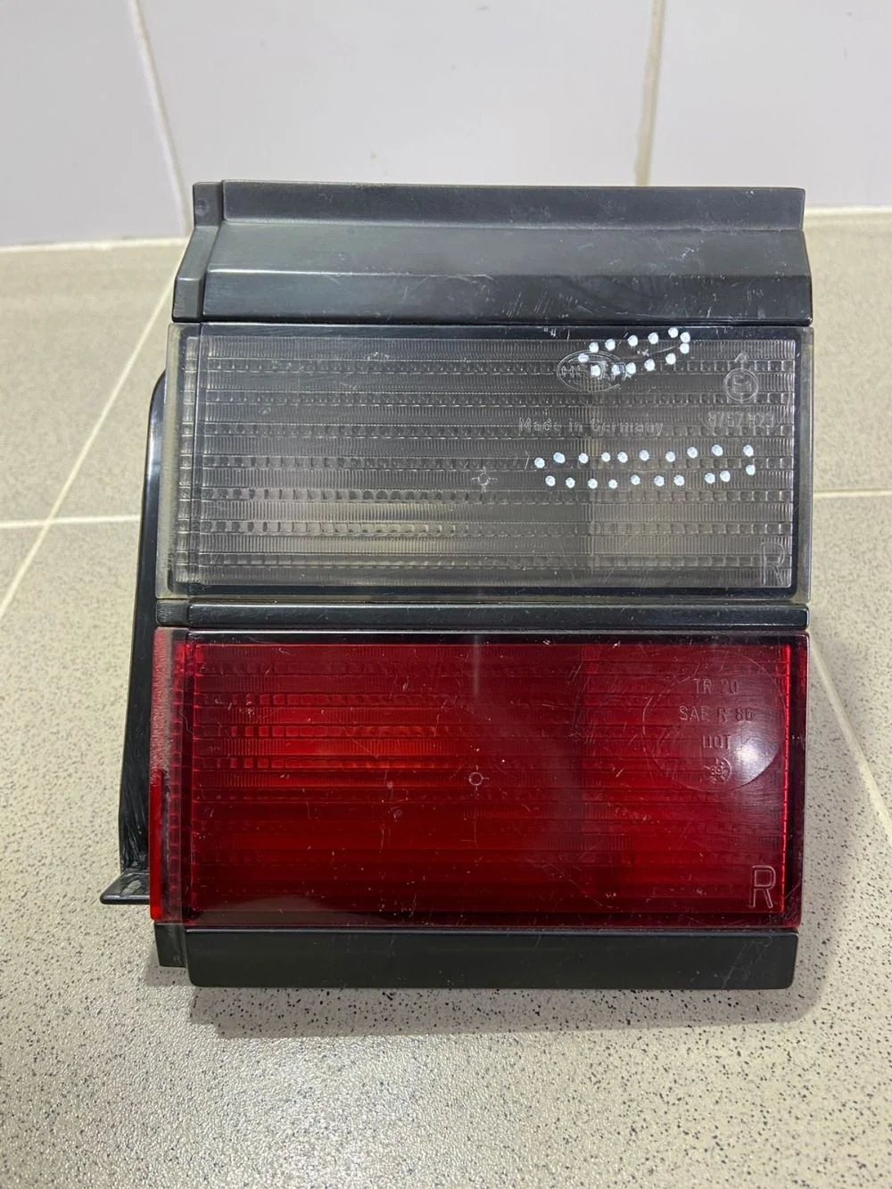 фонарь багажника правый Volkswagen Passat B3 (1988—1993)