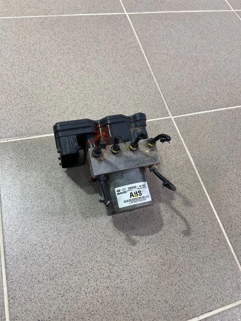 Блок ABS (насос) Hyundai Solaris I рестайлинг (2014—2017)