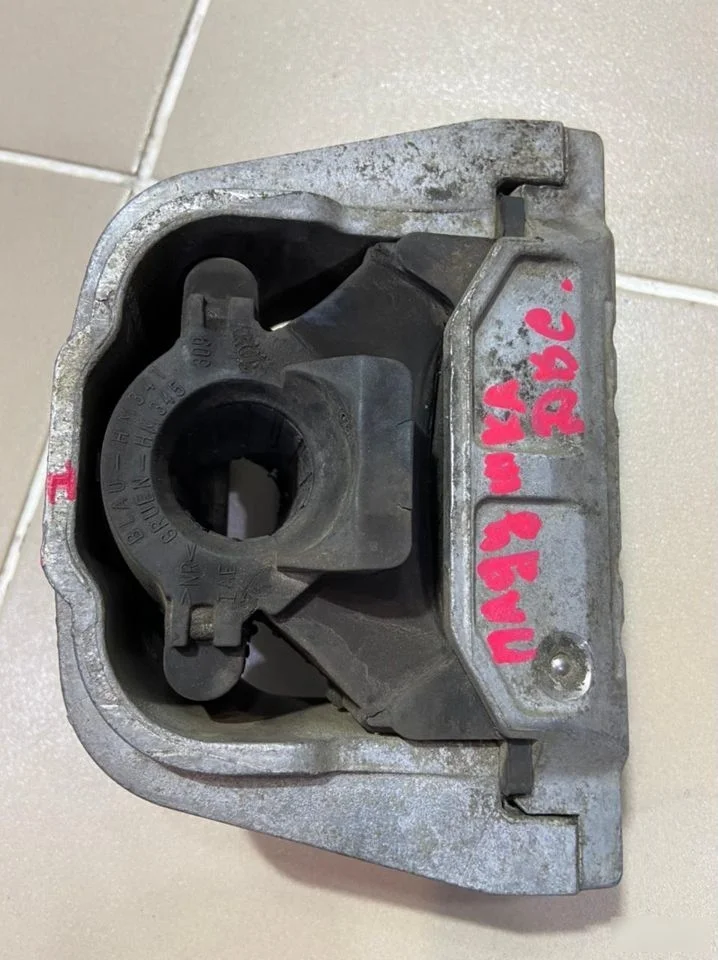 подушка двигателя volkswagen Volkswagen Jetta V (2005—2011)