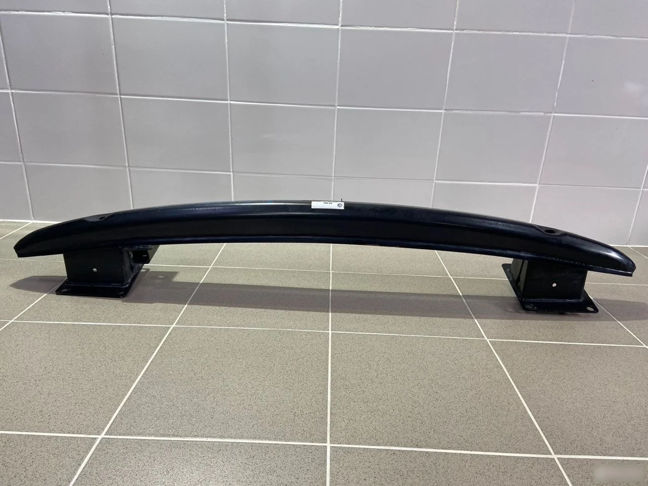 Усилитель заднего бампера Volkswagen Phaeton I (2002—2010)