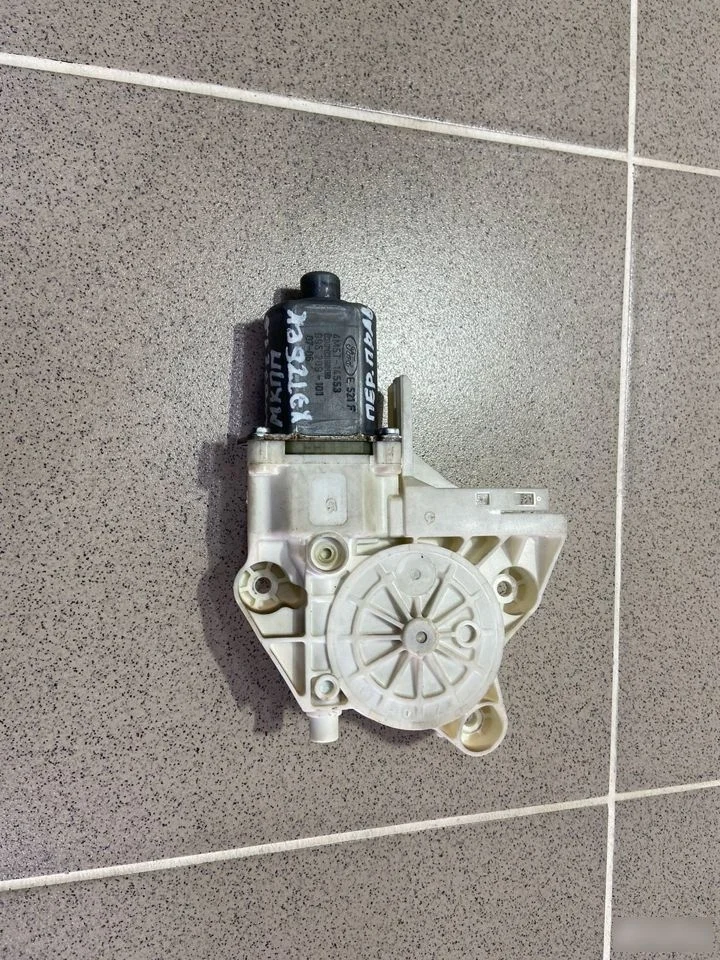 стеклоподъемник передний правый Ford Focus II (2005—2008)