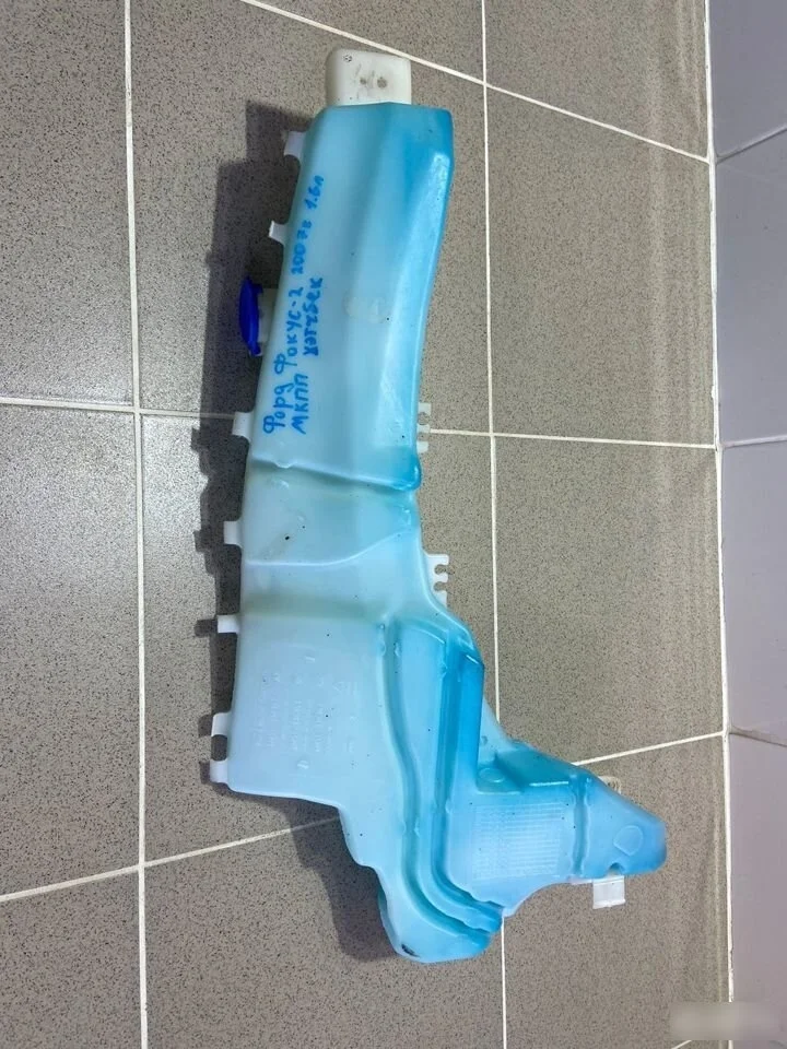 Бачок омывателя Ford Focus II (2005—2008)