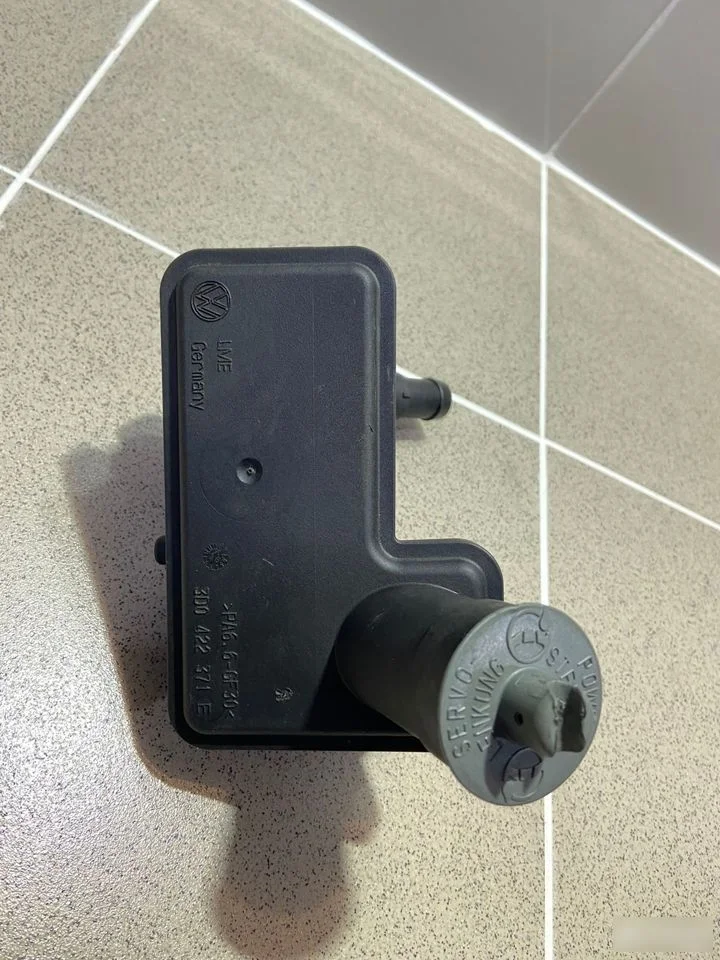 Бачок гидроусилителя Volkswagen Phaeton I (2002—2010)