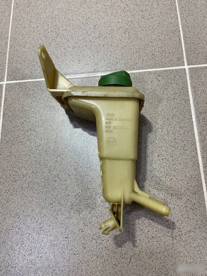 бачок гура Audi A6 C5 (1997—2001)