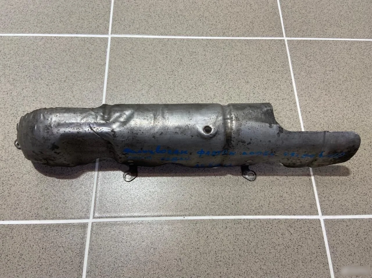 термозащита коллектора левого Volkswagen Phaeton I (2002—2010)