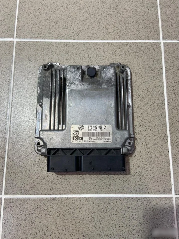 блок управления двигателем(эбу) Volkswagen Phaeton I (2002—2010)