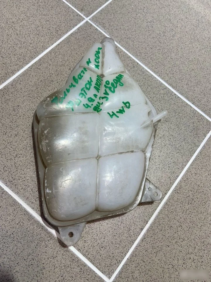 Бачок расширительный Volkswagen Phaeton I (2002—2010)