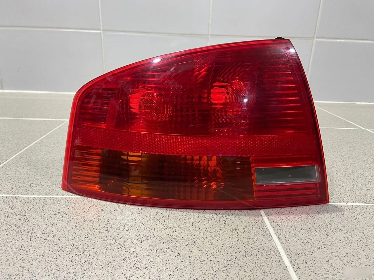 Фонарь задний левый Audi A4 B7 (2004—2009)