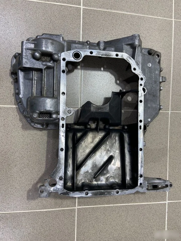 поддон верхний Audi A6 C5 (1997—2001)