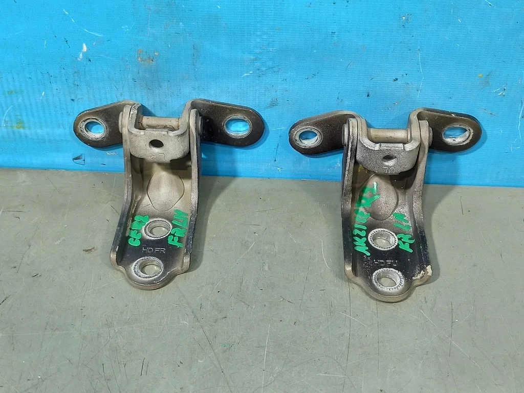 петли двери Kia Cerato 2 TD 2008-2013  02.05.2012