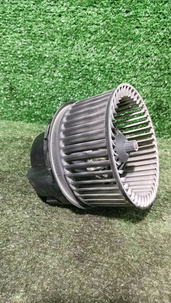 Моторчик печки Ford Kuga 2014 1696006 CBS 1.6