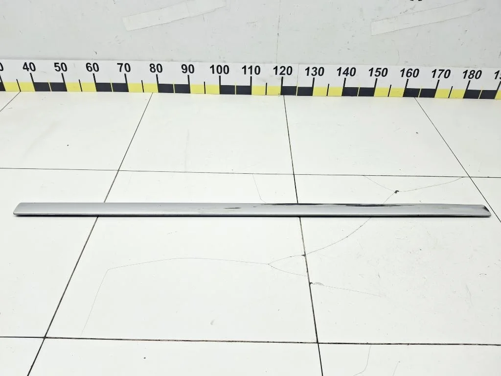 Молдинг передней двери Ford Focus 2007